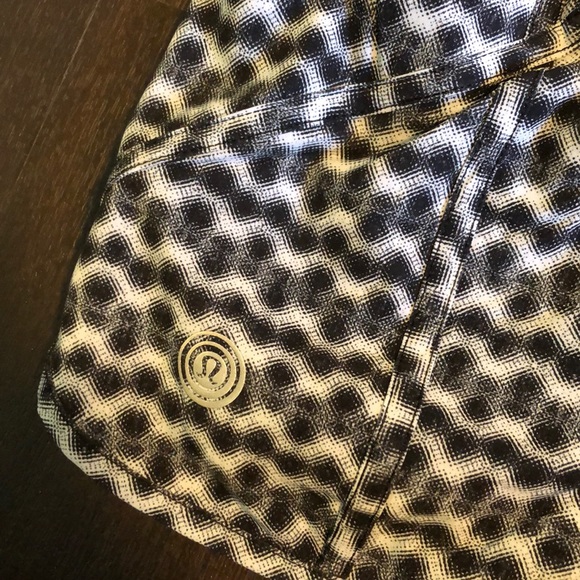 SOLD❌NWT Lululemon Tracker Short V SE SeaWheeze 4 - Picture 3 of 5